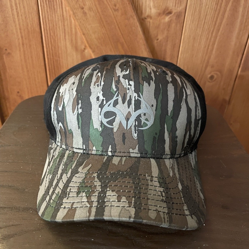 Hunting cap lot